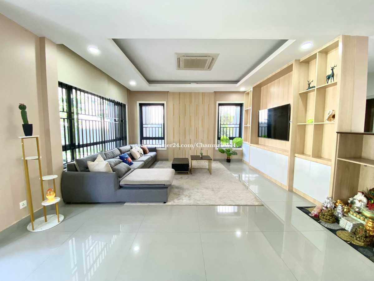 下面是中文 Queen A Villa for Rent Borey Chip Mong 598 3 000 per month