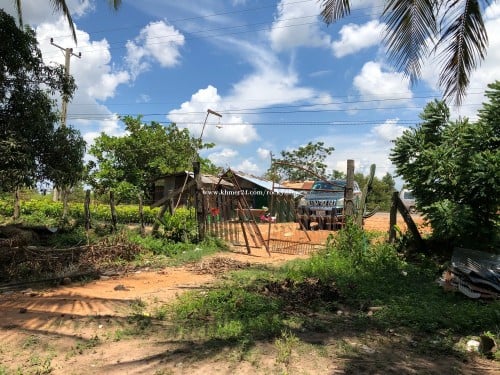 ដីលក់រញ៉ាប់ជាប់ផ្លូវជាតិលេខ4