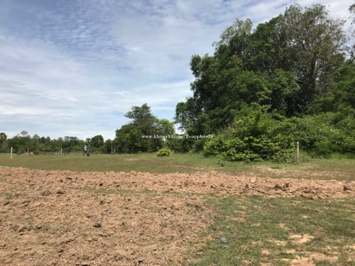 ដីលក់បន្ទាន់ ថែមiPhone 17 free