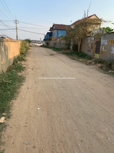 ដីសំរាប់ជួល (​ចង់អោយធ្វេីឃ្លាំងក៏បាន)