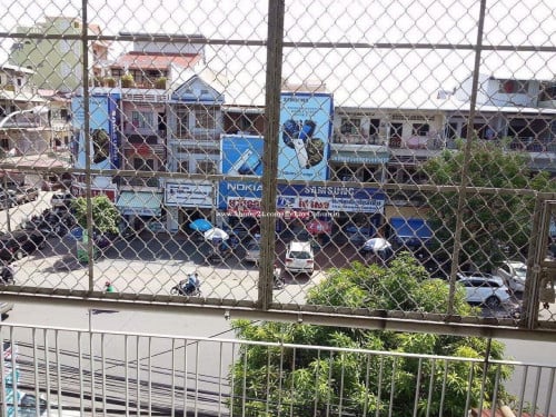 ផ្ទះលក់ជាន់ទី2នៅជិតផ្សារដេប៉ូ