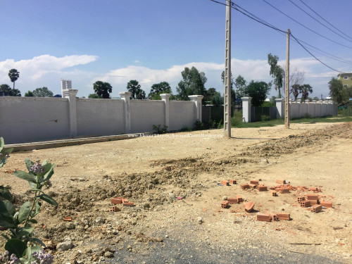 Land for sale at Tomnub Kobsrov Street