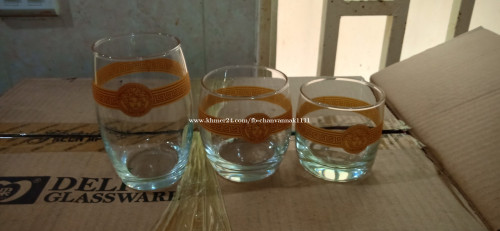 មានបោះដុំសម្ភារៈផ្ទះបាយដូចជា ស្លាបព្រា ថូរផ្កា កែវទឹក និងមាន