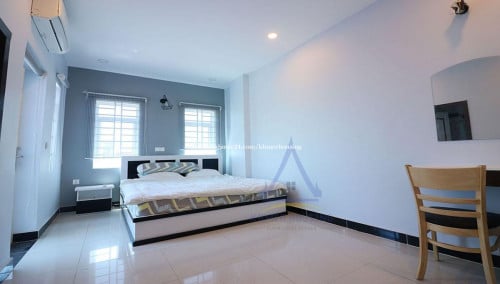Russian Market | Brand Apartment 1 bed with lift for rent at Toul Tom Poung Area
