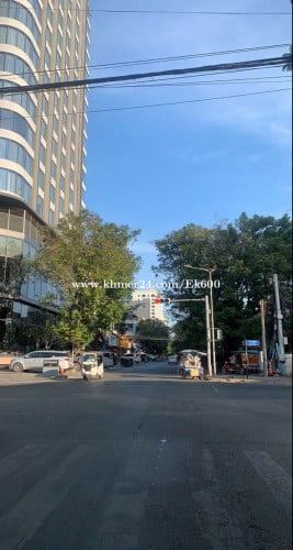 Corner Villa For Sale Near Cellcard Company, Khan Daun Penh, 376sqm,