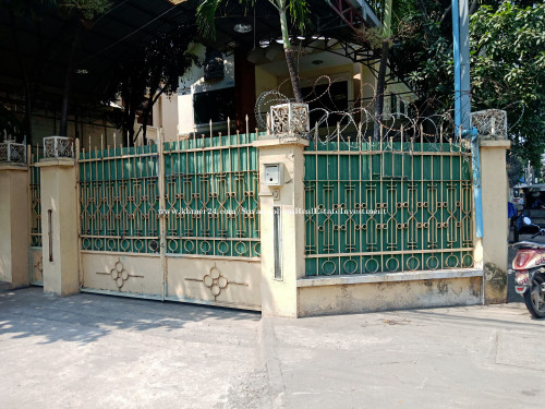 Corner Business Villa For Rent On Main Road ( Chamkamorn )