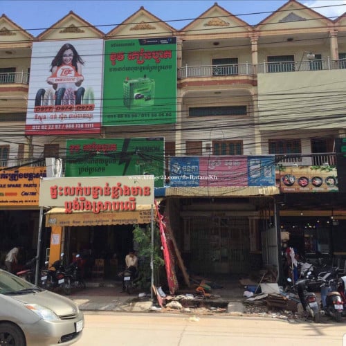 ផ្ទះលក់បន្ទាន់ខ្លាំងនៅលើផ្លូវជាតិលេខ4កំពុងប្រកបអាជីវកម្មស្រាប់