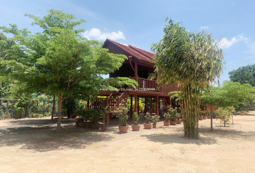 House for sale. National Road 6A, Phnom Sentok. 147.5KM from Phnom Penh to Siem Reap. 25mW x 86mL