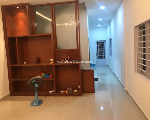 ផ្ទះកែង ក្បែរផ្សារ សម្រាប់ជួលធ្វើអាជីវកម្ម