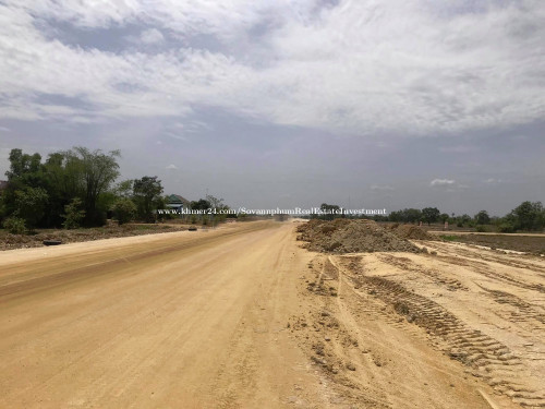 ដី សម្រាប់លក់ - ទំហំដី : ៤០០០ម៉ែត្រការ៉េ ( ជាប់ផ្លូវ ក្រវ៉ាត់ក្រុងទី២ )