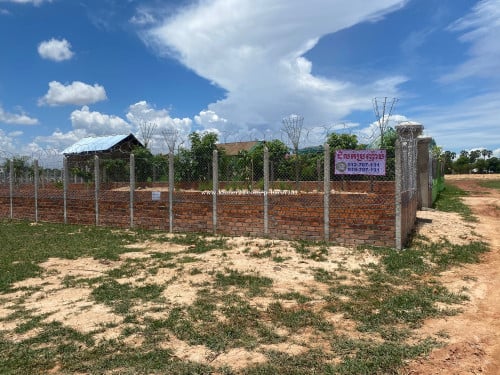 ដីលក់បន្នាន់