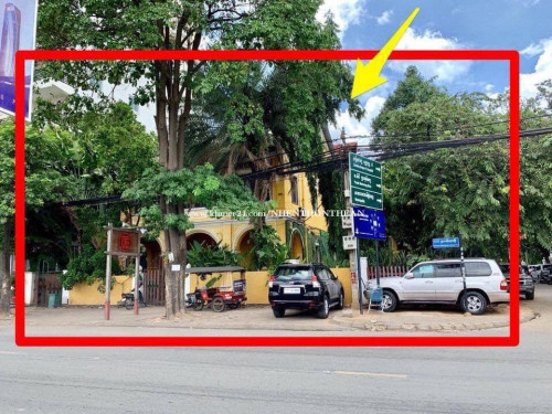 House For Rent Very good for all kind of business, located not far from Wat Phnom