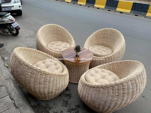 ឈុតកៅអីផ្តៅត្បាញ4 តុ1