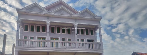 ផ្ទះជួល/លក់​​ ២ល្វែង អាច​​ប្រកប​ មុខ​ របរ​ បាន ​ទី​តាំង ​ល្អ​ ជិត​ ផ្សារ ​លើ​​ ក្រុង​កំពង់​ឆ្នាំង