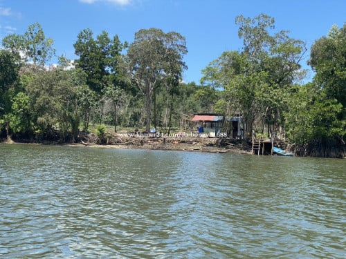 ដីលក់ជាប់ព្រែកធំត្រពាំងរូង(ប្លង់រឹង) ខេត្តកេាះកុង