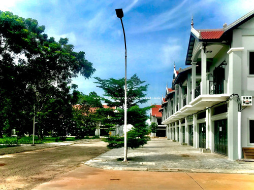 Urgent Shophouse for Sale - ផ្ទះលក់បន្ទាន់ជាប់ផ្សារម៉ាក្រូសៀមរាប (5mx15m)