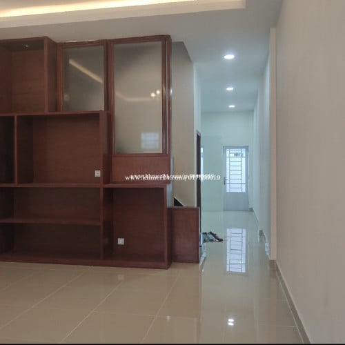 ផ្ទះលក់បន្ទាន់បុរីពិភពថ្មីកួស្រូវ3ផ្ទះទើបសង់រួចអាចចូលនៅបានភ្លាមៗ