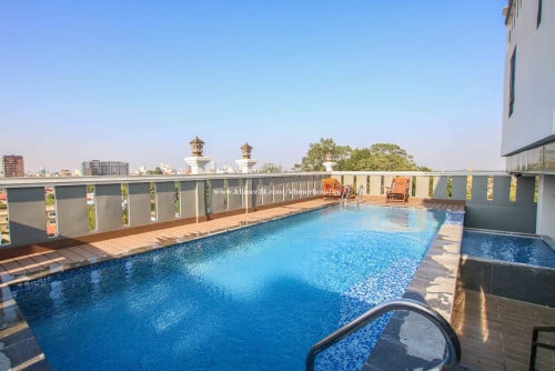 Doun Penh area | Service apartment with gym and pool for rent near Royal Palace(Riverside)