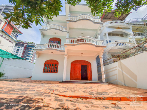 6 Bedrooms villa for rent in Tonle Bassac area (near Bkk1)