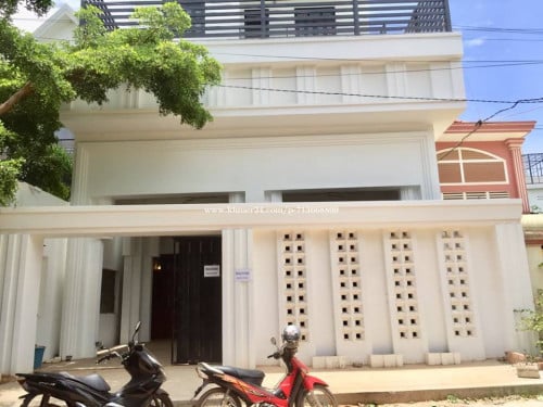 បូទិក19បន្ទប់លក់ដែលនៅក្នុងក្រុងមានតម្លៃក្រេាមហាងឆេង២០%តែ៣០០ម៉ែតពីផ្សារចាស់នៅកណ្ដាលក្រុងសៀមរាប