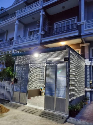 ផ្ទះល្វែងនៅជិតផ្សារ ឈូកមាស សម្រាប់លក់ ប្លង់រឹង (LMap)