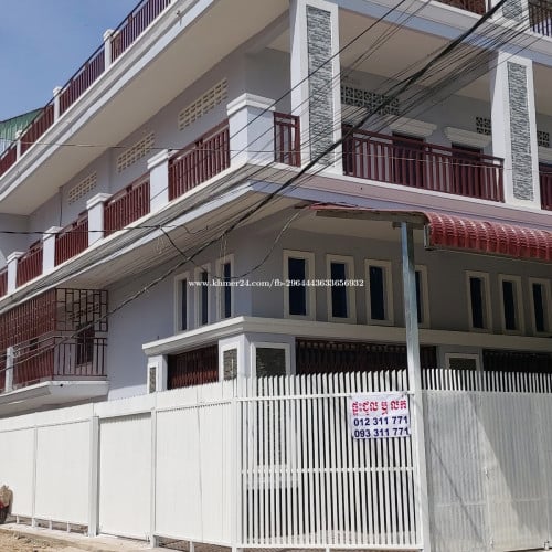 ផ្ទះកែងអាជីវកម្មលក់2ល្វែង2ជាន់ល្អចំណូលជួលបាន$500ក្នុង១ខែកុងត្រា៥ឆ្នាំ