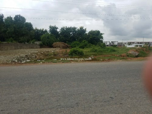 ដីលក់បន្ទាន់ ជាប់ផ្លូវជាតិលេខ 1440 (40m)  ក្រោយផ្សារបាត់ដីង ជិតផ្សារតាំងមេងលី  ជ