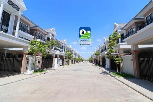 វីឡាភ្លោះT-B ត្រូវការលក់បន្ទាន់ខ្លាំង នៅក្នុងបុរី ប៉េងហួត ដឹស្តា ដាយមិន (ផ្លូវ៦០ ម៉ែត្រ)