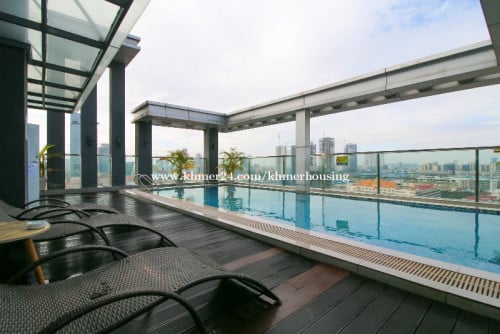 Doun Penh area | Service Condominium with gym and pool for rent near Wat Phnom Penh