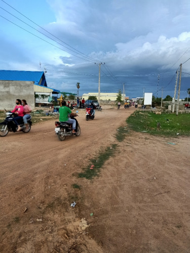 ផ្ទះជួលលក់បន្ទាន់លុយមាន 12 បន្ទប់