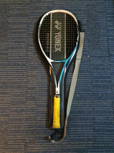 ដង់វៃកូនបាល់ម៉ាក yonex carbon