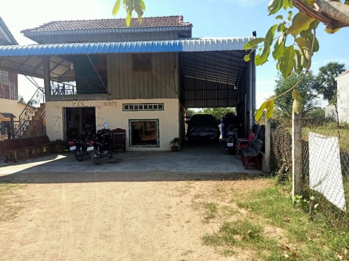 ផ្ទះ និងដីលក់ បន្ទាន់ ចុះពីផ្លូវជាតិ៣ 50m គីឡូម៉ែត 35 ផ្ទះខ្ញុំរស់នៅផ្ទាល់រាល់ថ្ងៃ តំលៃចរចាគ្នាបាន