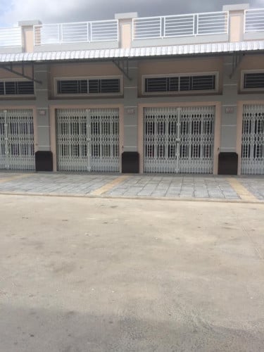 ផ្ទៈលក់ប្រញាប់ក្រោមទីផ្សារបុរីទីតាំងល្អ