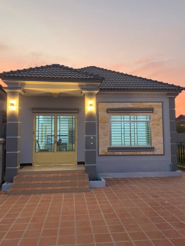 ផ្ទះលក់បន្ទាន់​ត្រូវការលុយ កំពង់ចាម​ ក្នុង​  បូរីKc4star ចចារ