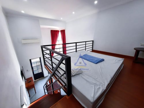 Doun Penh area | Duplex Style one bedroom for rent near Phsar Kandal (Riverside)