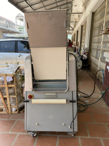 Dough sheeter 99% new