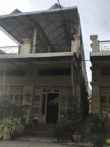 ផ្ទះល្វែងFlat ចំហៀង វាលស្បូវ