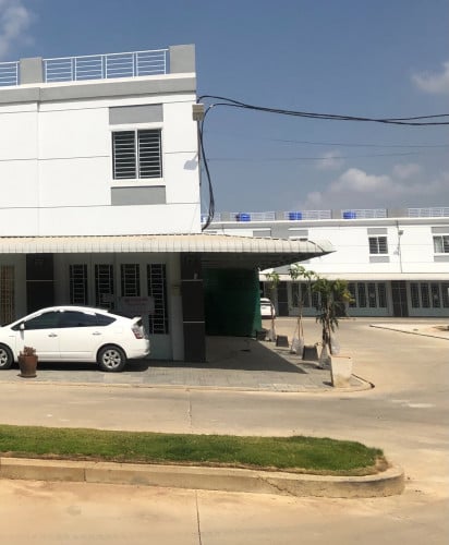 ផ្ទះកែង អាជីវកម្ម លក់បន្ទាន់ ផ្ទះលេខ1 ផ្លូវលេខks01 / New World / 房子出售