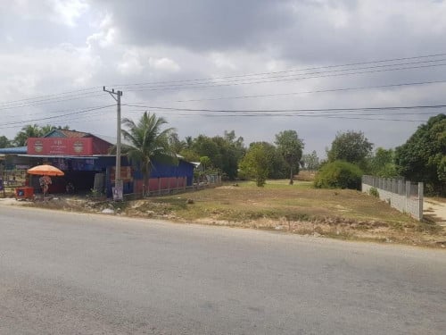 ដីលក់ជាប់ផ្លូវជាតិលេខបី