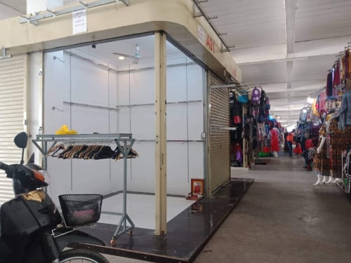 តូបសម្រាប់លក់ខោអាវលក់បន្ទាន់