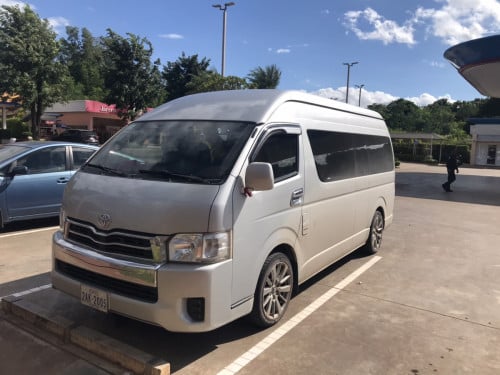Toyota hiace VIP 9 seat  for rent  everywhere location in Cambodia.Driver speaking English  Japanese