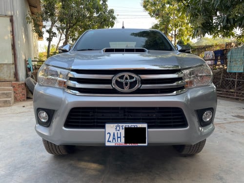 Toyota Revo 2016 Silver Full Option ឡានស្អាតណាស់បាទ