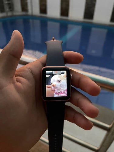 Iwatch series 2 42mm 99% still new