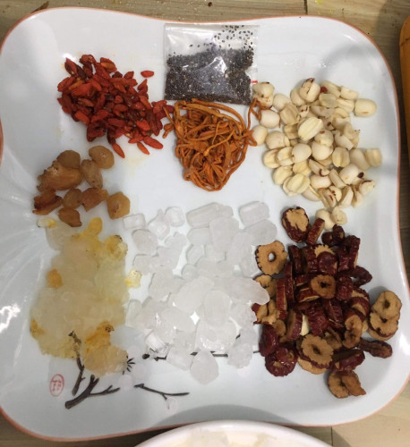 បង្អែមព្រិលត្រចៀកកាំ