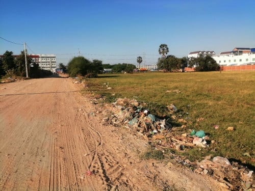 ដី​កែងលក់បន្ទាន់ លើផ្លូវ 30m ទួលពង្រ