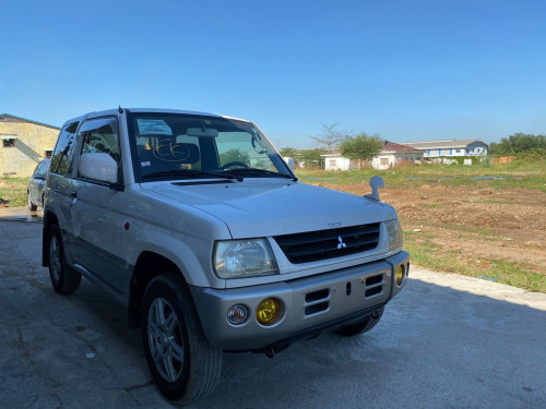 Mitsubishi pajero mini 2000