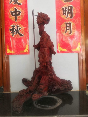 លក់គ្រឿងចម្លាក់