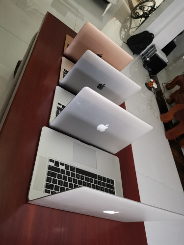 Macbook pro លក់បន្ទន់