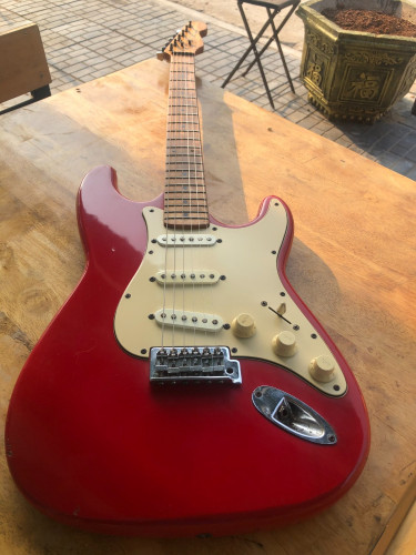 Guitar for sale con first get first