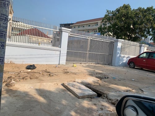 ដីកណ្តាលក្រុងព្រះសីហនុ លក់